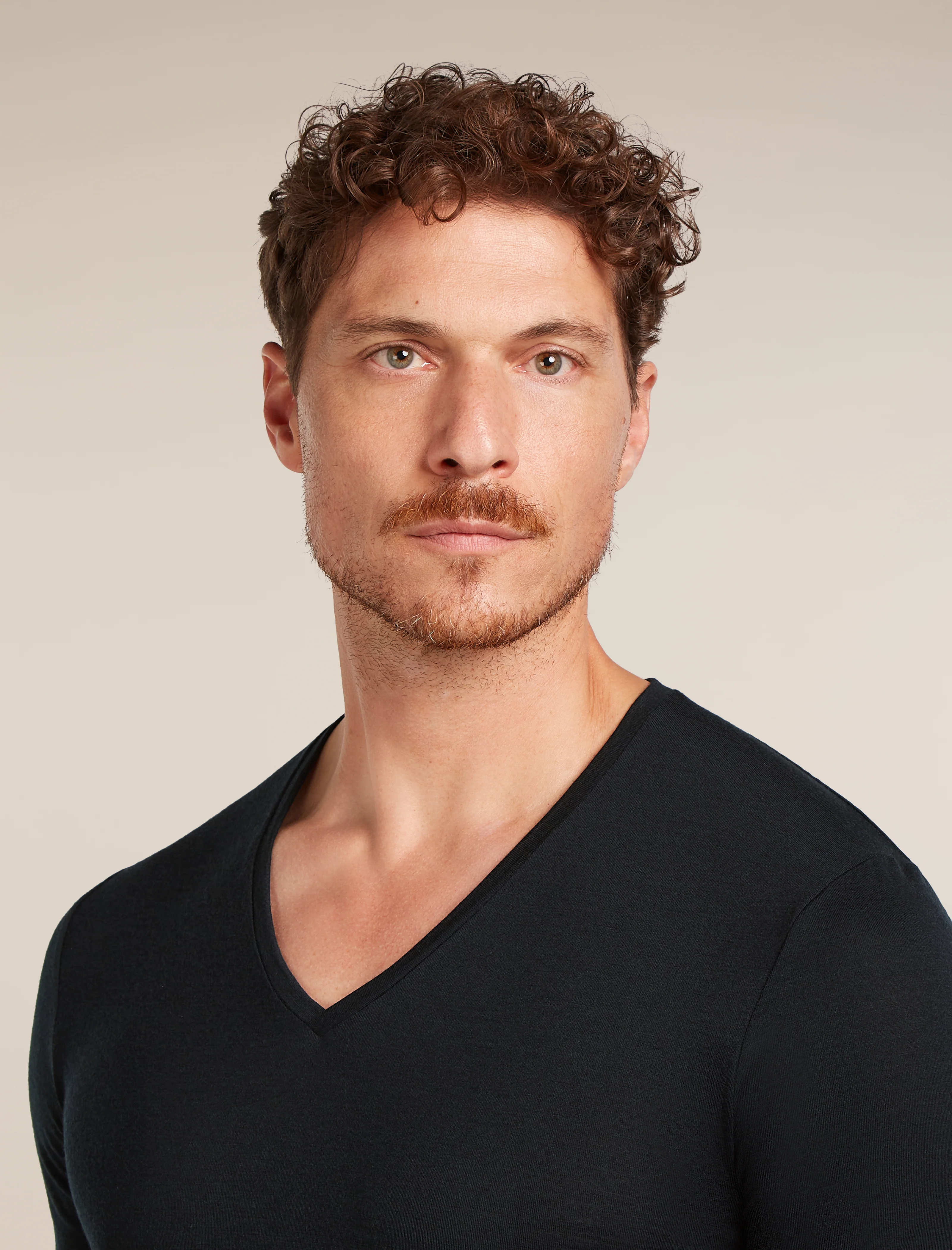 Men's Merino 150 Anatomica Short Sleeve V Neck Top - Image 8